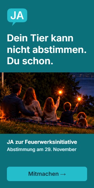Petrolfarbener Hochkantbanner mit Foto von Familie und Hund: Dein Tier kann nicht abstimmen. Du schon.